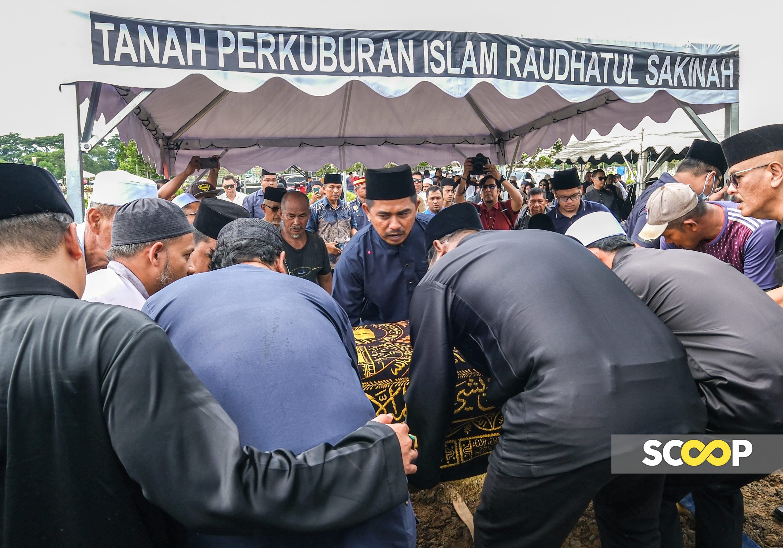 Johari Harun laid to rest at Batu Caves