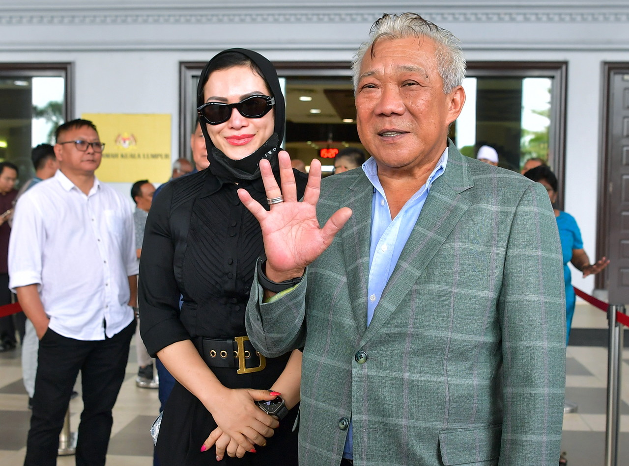 [UPDATED] Court frees Bung Moktar, wife of all three graft charges