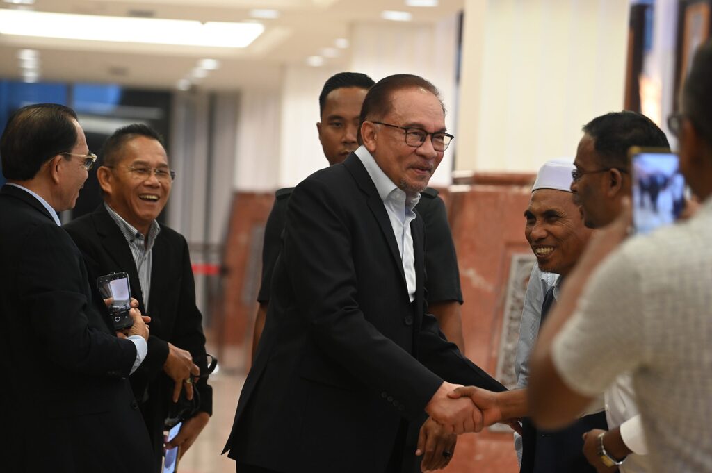 Anwar To Answer Questions On Zahid’s DNAA In Dewan Rakyat Tomorrow | Scoop