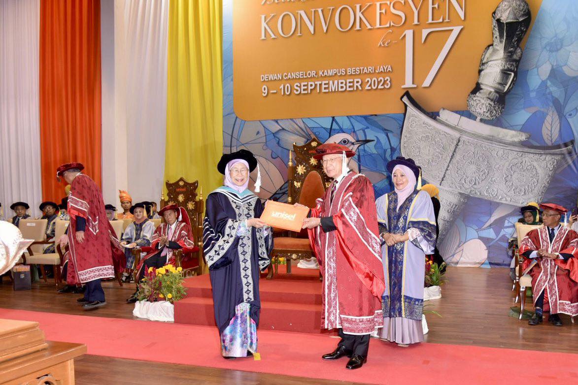 Unisel confers Wan Azizah with honorary doctorate
