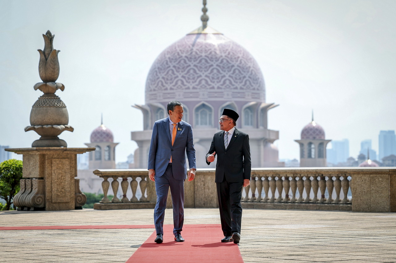 Anwar meets Thai PM Srettha to strengthen ties