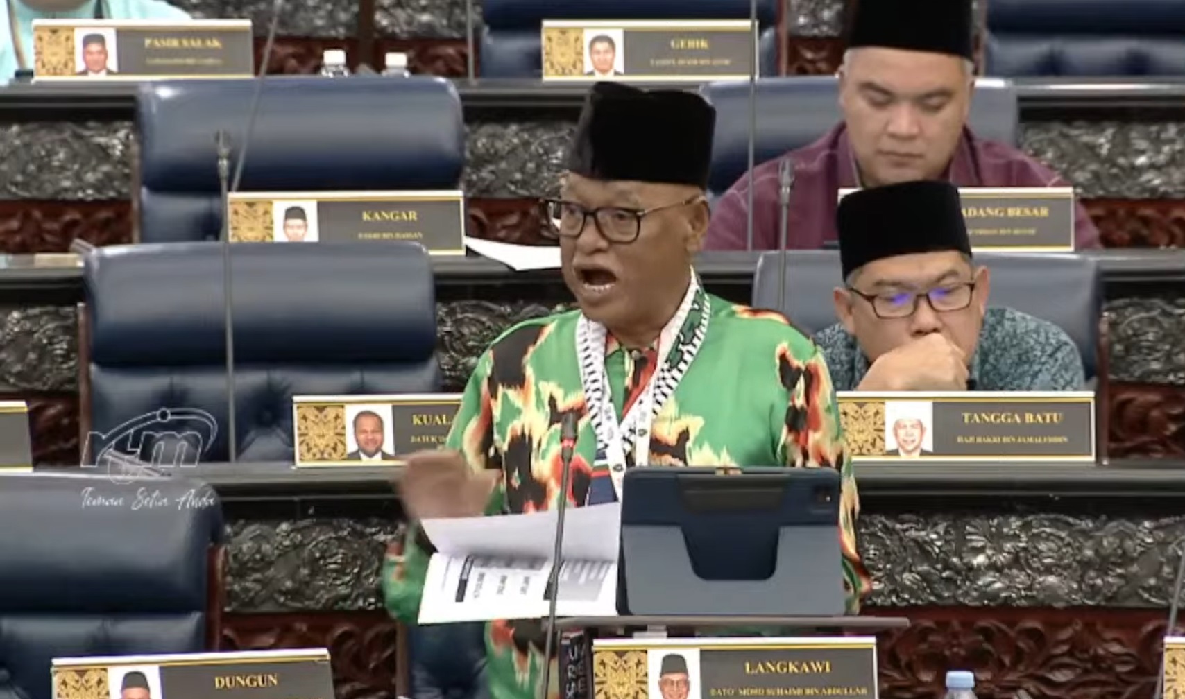 Dewan in uproar after MP tells Teresa Kok, ‘you can come to Langkawi without wearing anything’