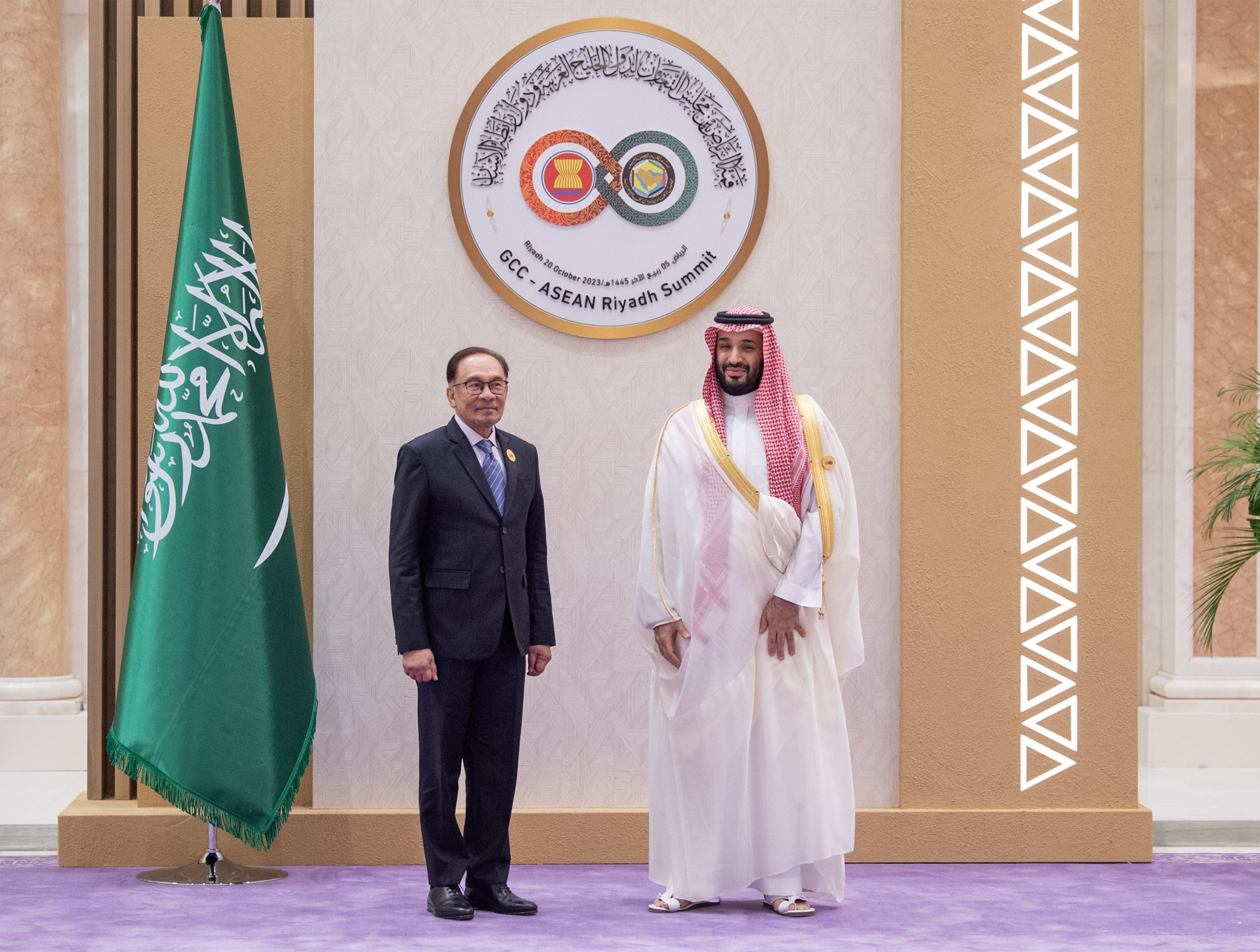 Saudi Crown Prince Mohammed grants audience to Anwar