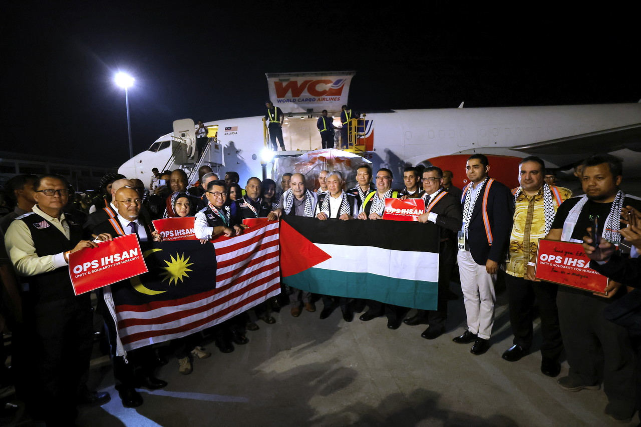 Malaysia’s first humanitarian aid shipment for Palestine takes off to Egypt