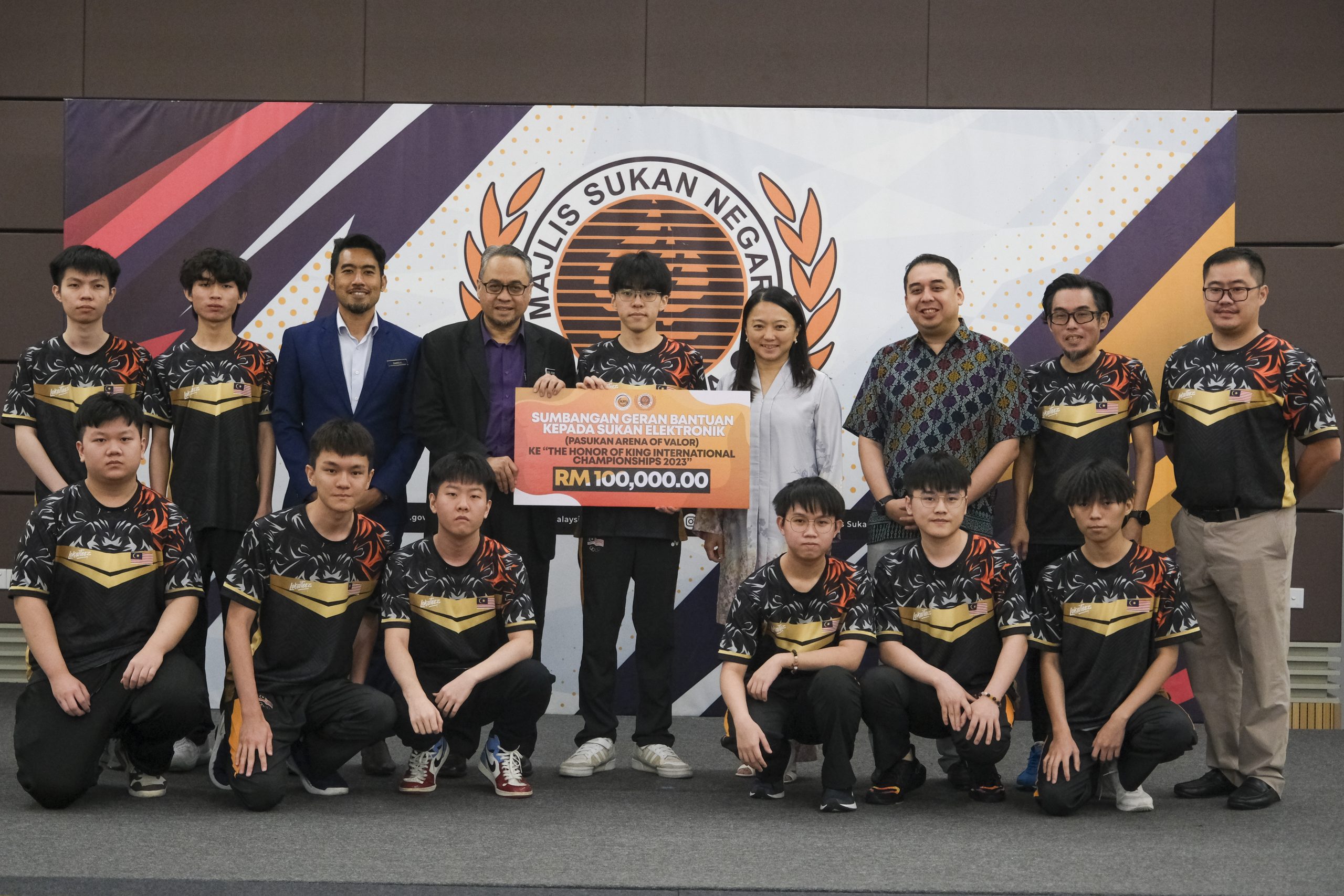Esports team receives RM100,000 boost from Youth and Sports Ministry