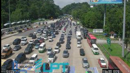 Traffic nightmare: Deepavali exodus causes 12km traffic jam on KL-Karak Expressway