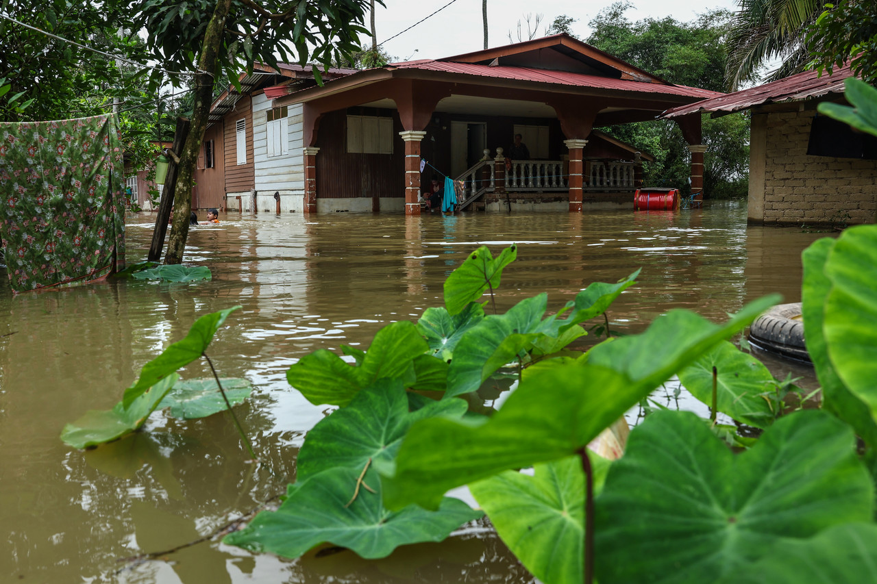 Floods: Kelantan worsens with 709 evacuees tonight as Terengganu recovers
