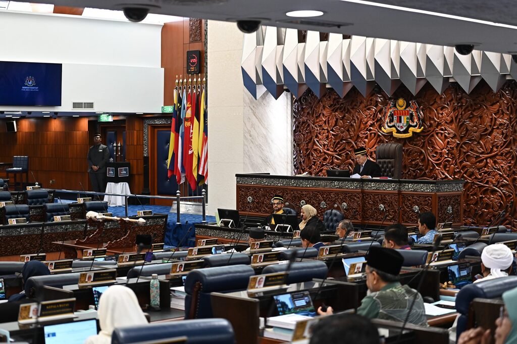 Bersatu MPs Supporting Anwar To Be Granted Seat Changes In Parliament ...