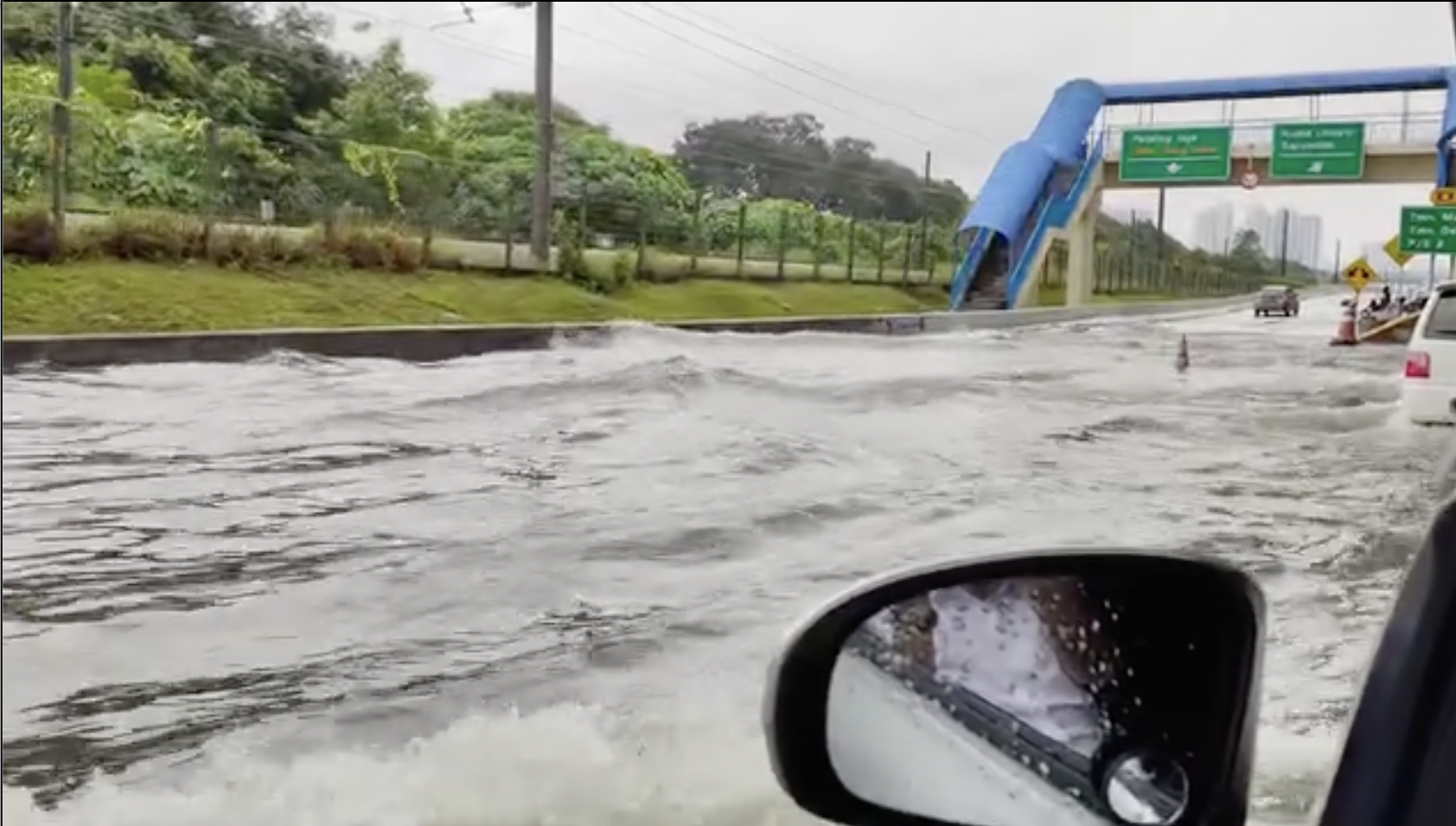 Flash floods hit several areas in Klang Valley, PLUS Highway 