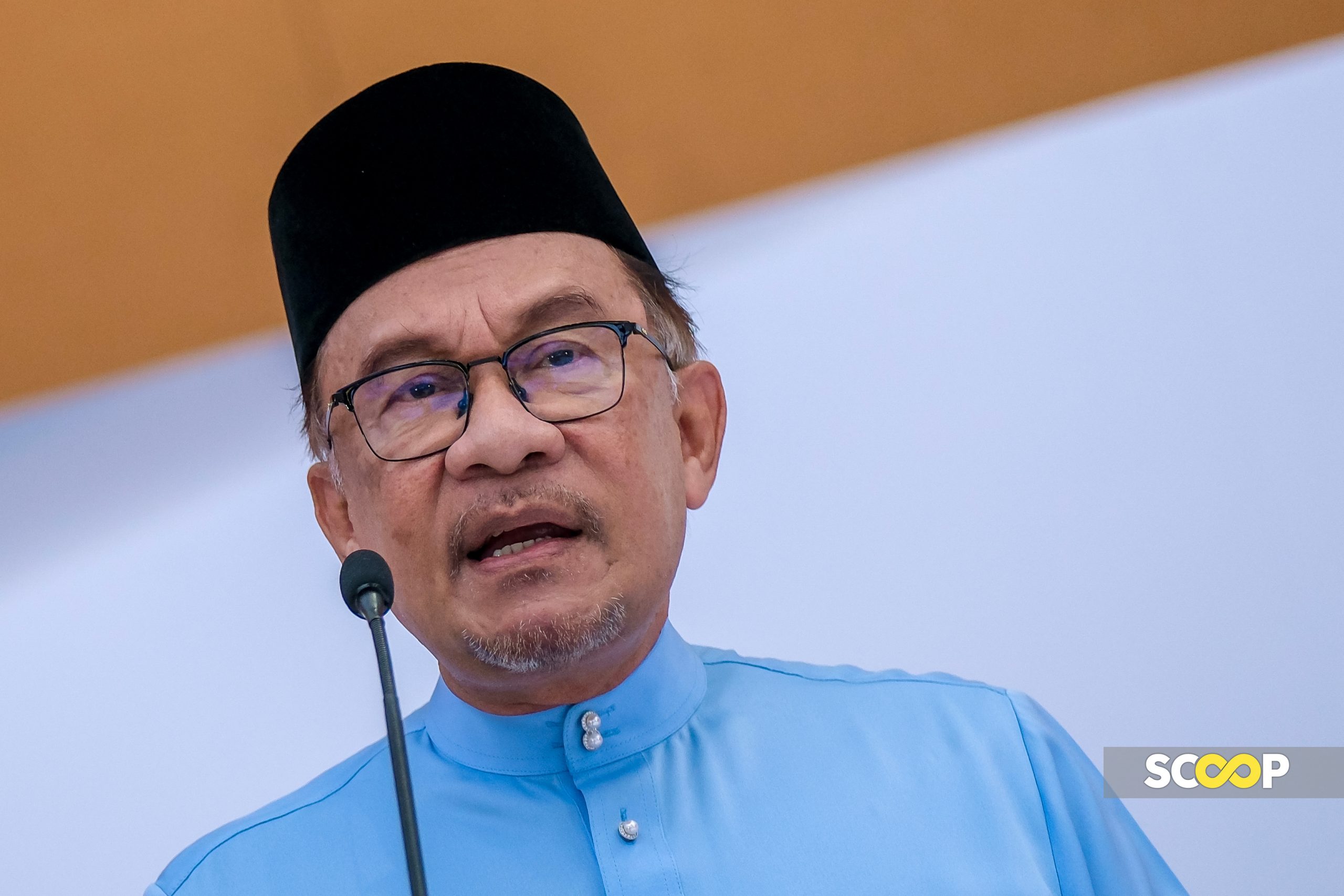 Anwar urges strong morals from civil servants regardless of position