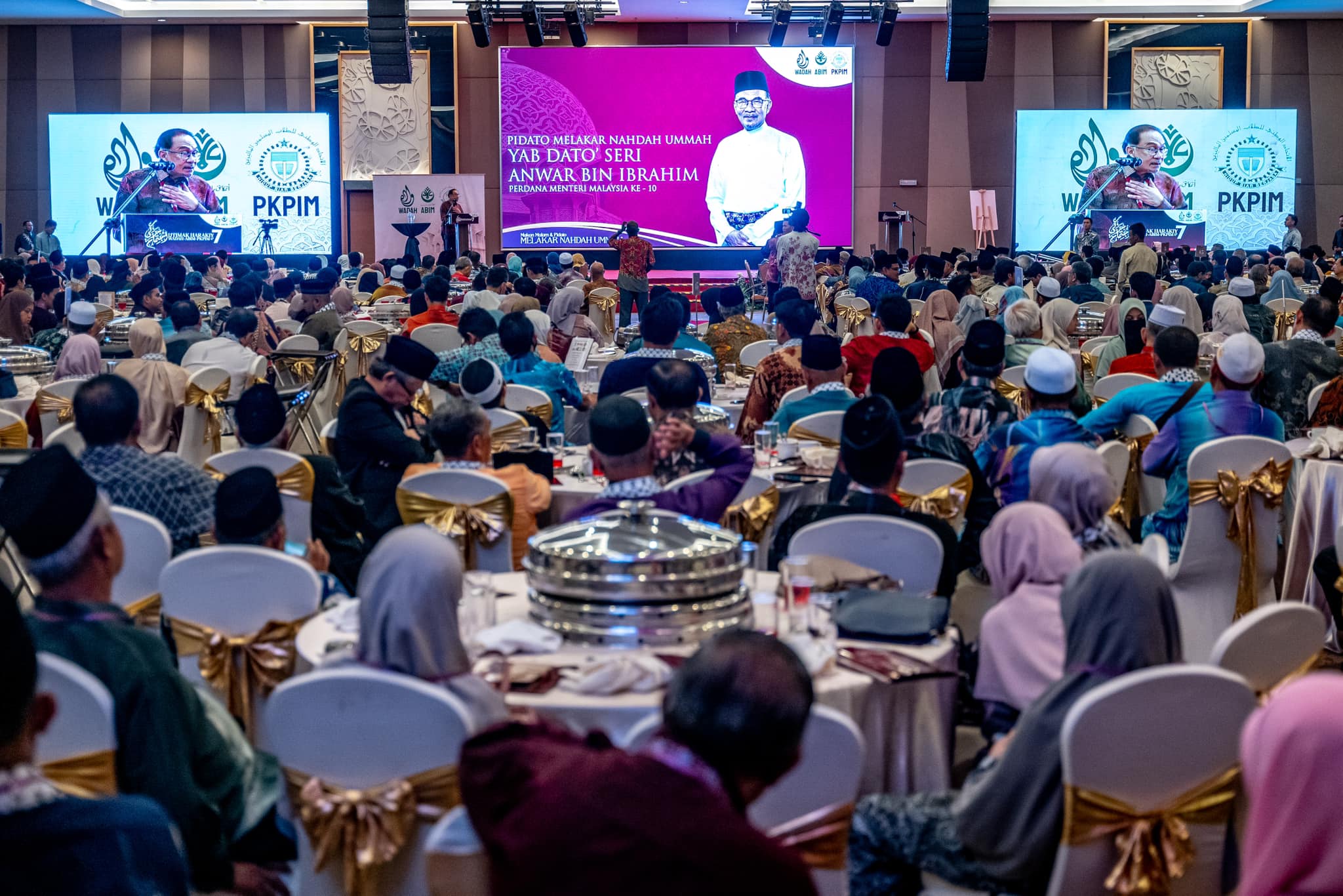 Islamic movements must work harder to enlighten people: Anwar