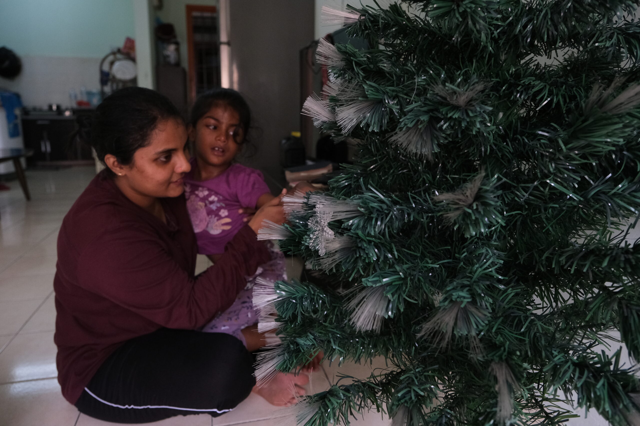 Dreaming of a breezy Christmas: single mothers endure holiday hardships with resilience