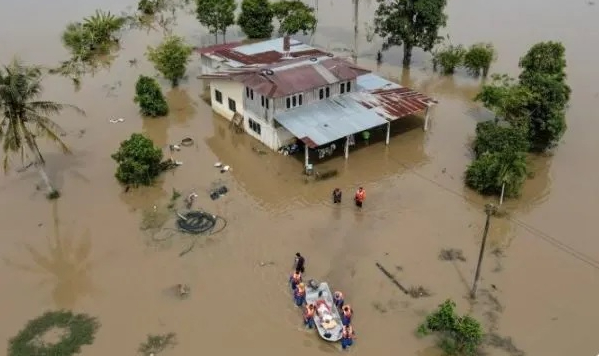 Perdana Menteri tiba di Kelantan untuk tinjau situasi banjir