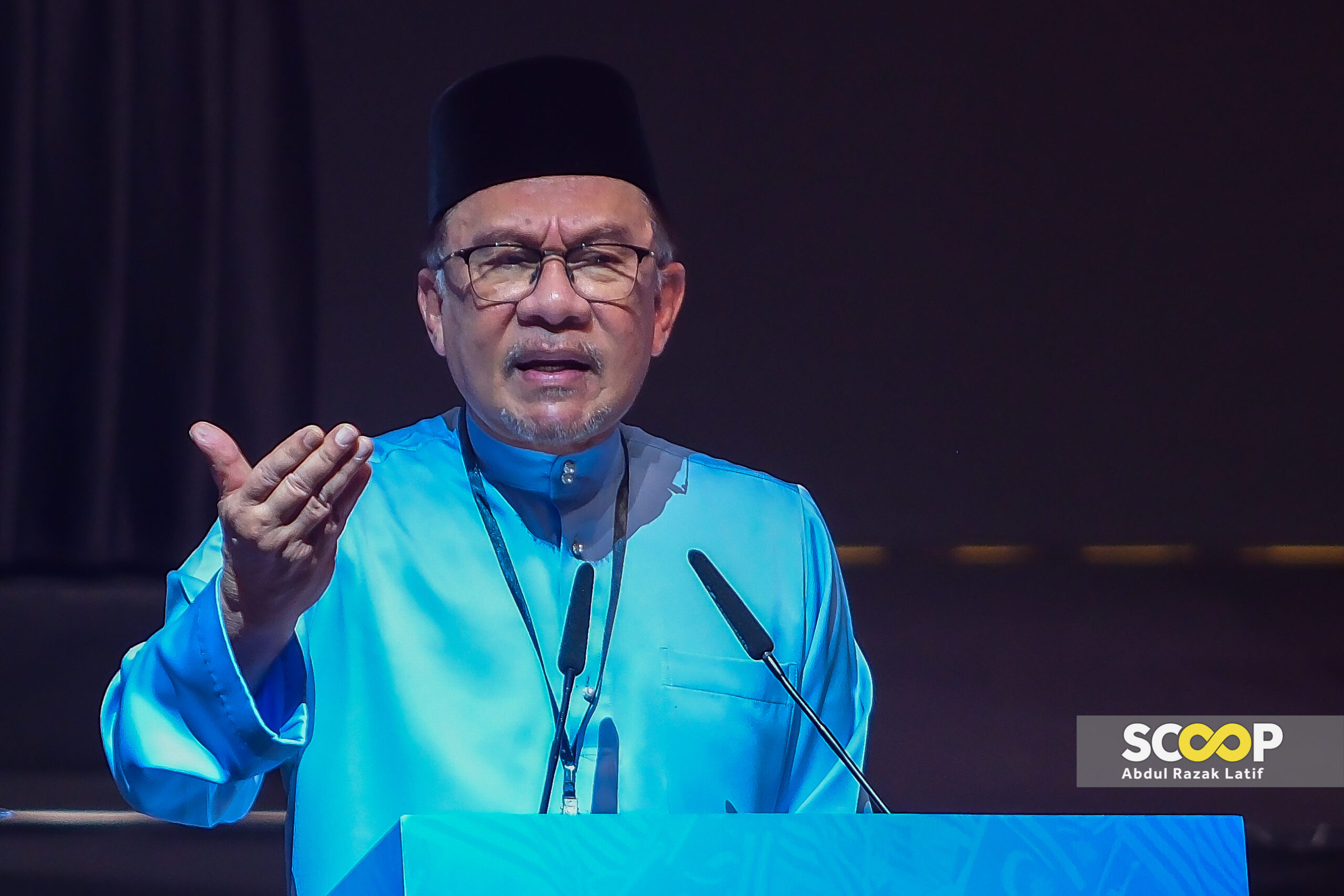 Anwar demands answers on UMS water woes: I approved RM3 mil, where is it?