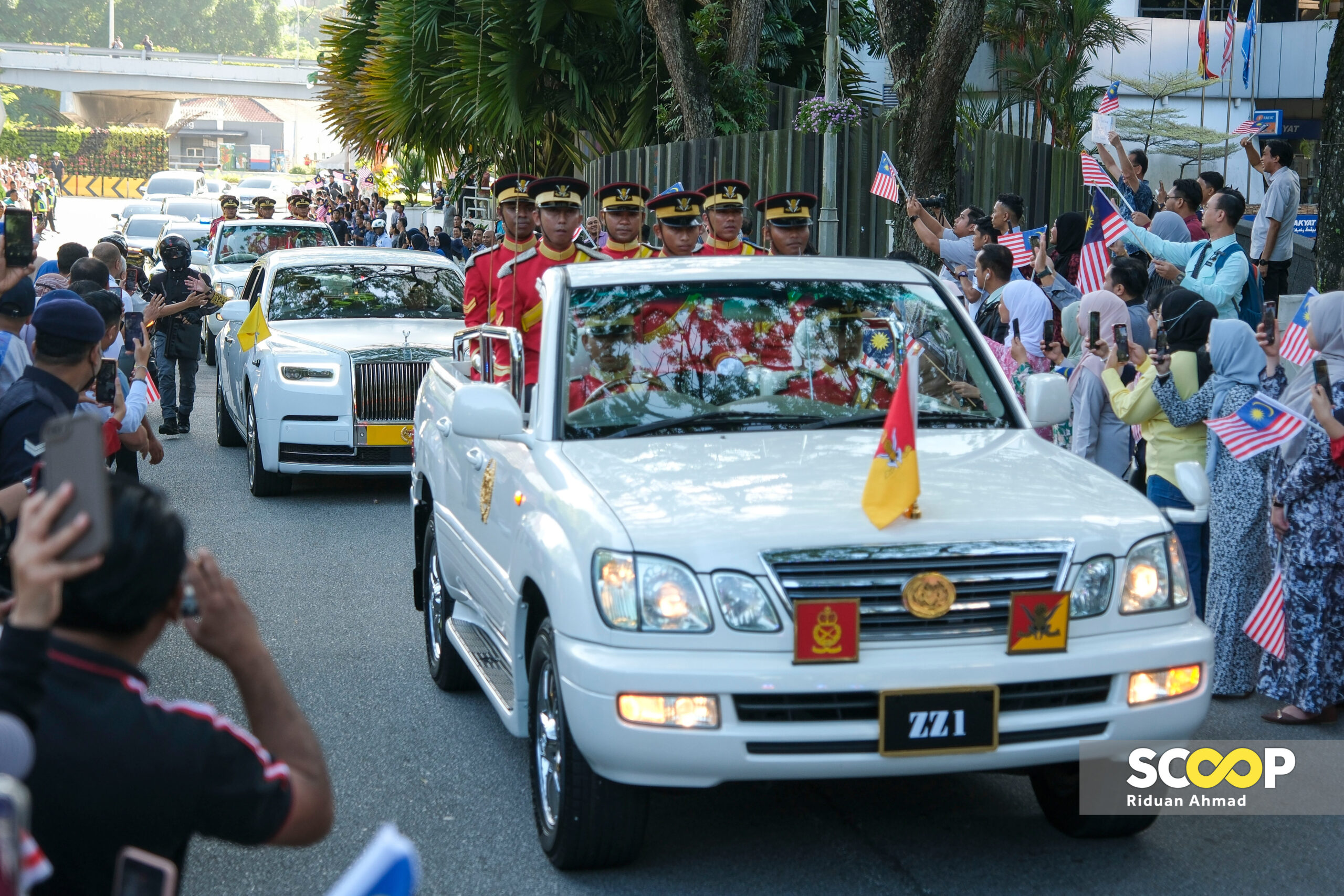 Azan marks departure: emotional farewell for Al-Sultan Abdullah, Tunku Azizah