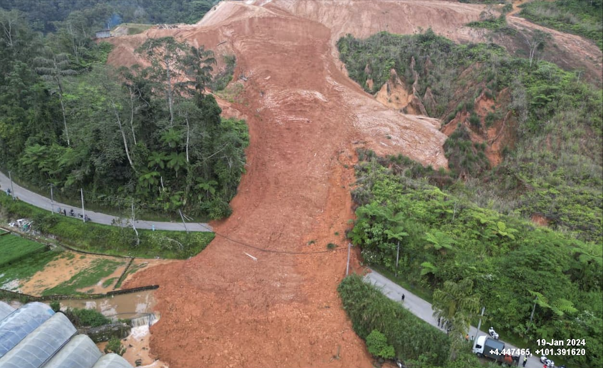 Cameron Highlands landslide blocks access to farms, Habu Boh Estate