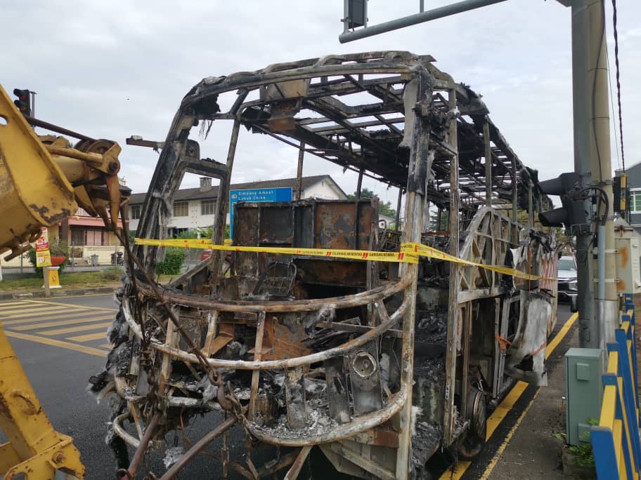 Bas ekspres terbakar: Pelancong dari Chennai, India maut, empat ahli keluarga cedera