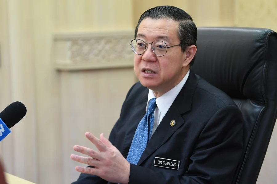 Mahathir’s statement on non-Malays ‘extremist, racist, dangerous’, says Guan Eng