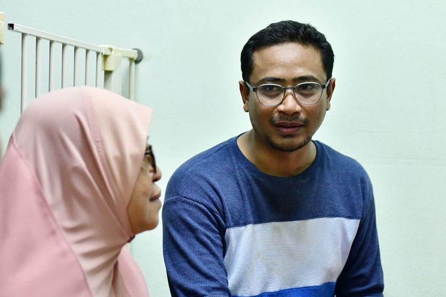 Fahmi Fadzil santuni keluarga Fiza, titip pesanan agar suami arwah jaga kesihatan mental