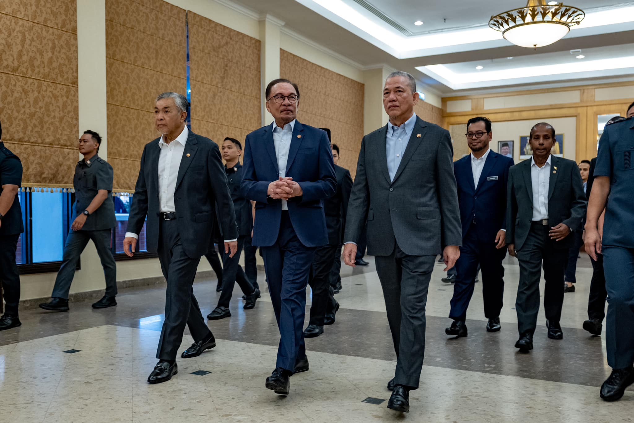 Pengurangan hukuman Najib: Anwar nafi kerajaan ‘longgar’ tangani rasuah