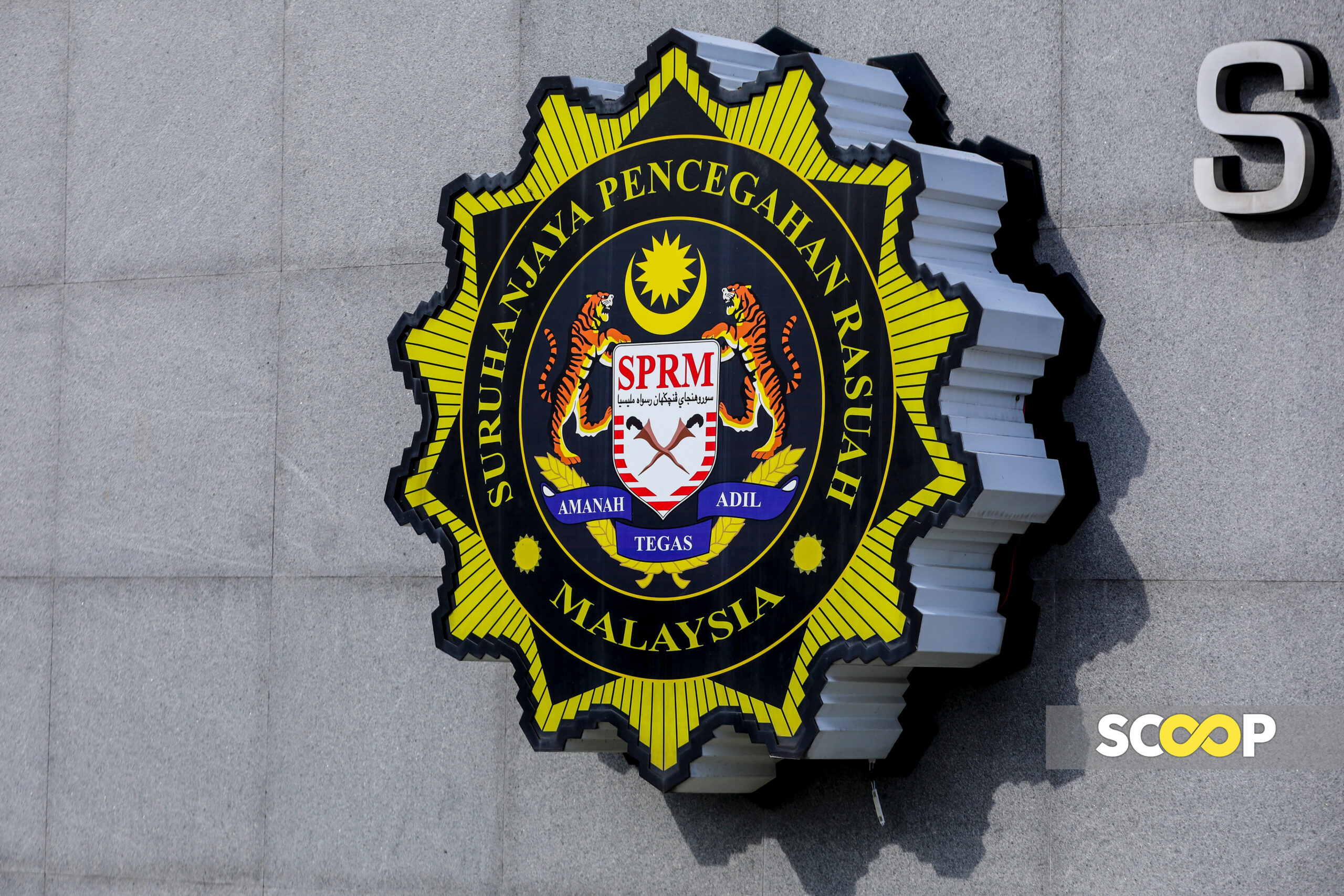 Father-son duo nabbed for RM10,000 bribery in PPR scheme