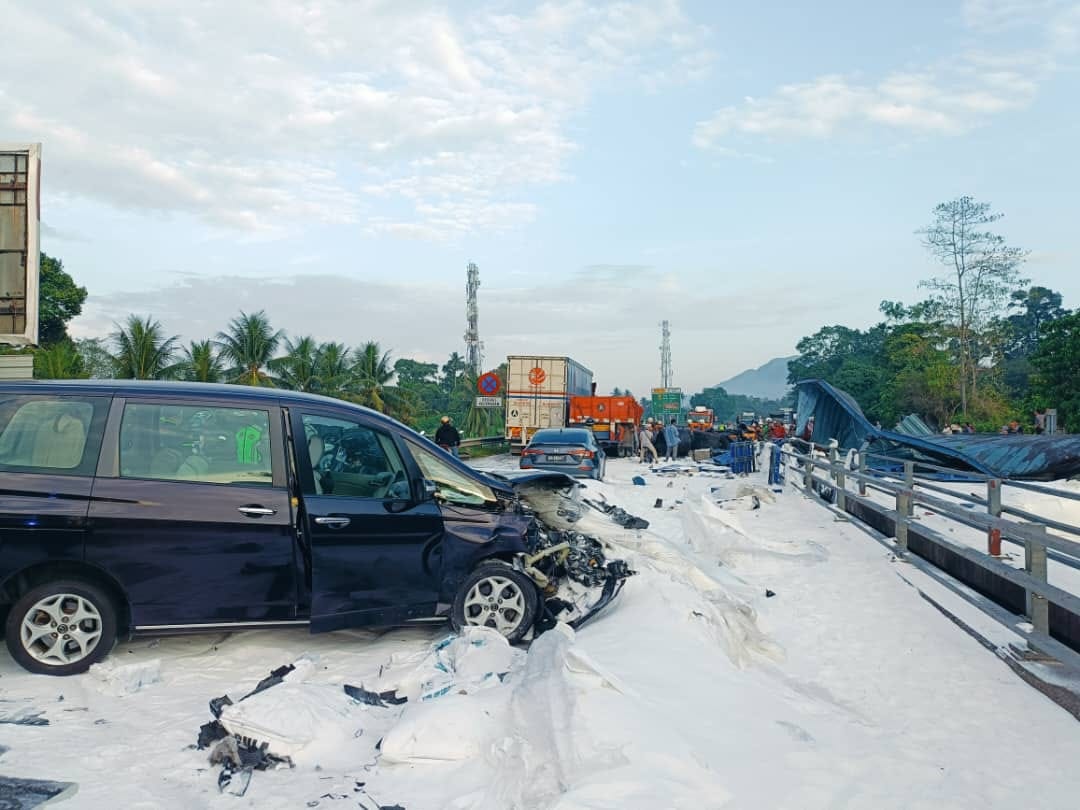 Two truck drivers dead in seven-vehicle pile-up at PLUS highway near Gopeng