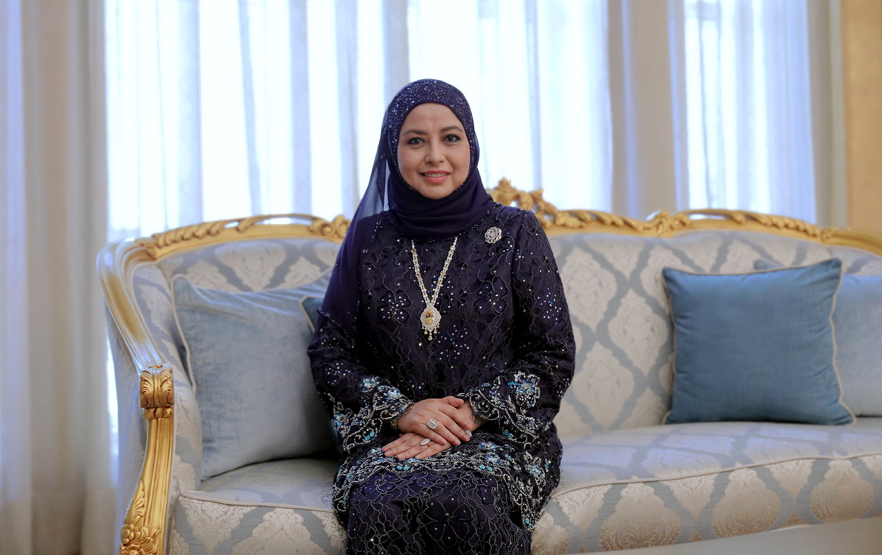 Queen Raja Zarith Sofiah recalls tragic memories from father’s demise 40 years ago