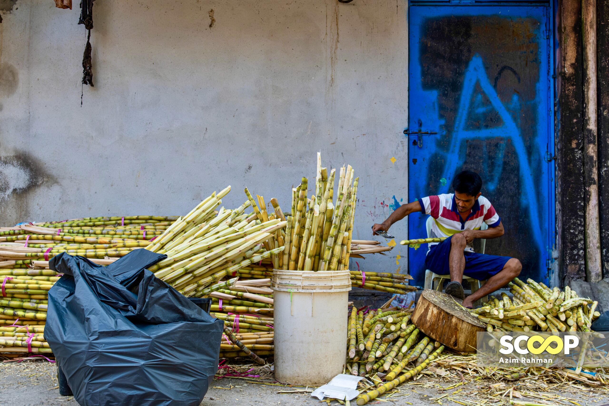 Photo of the day: Crafting sugar cane for Ramadan's nourishing sip