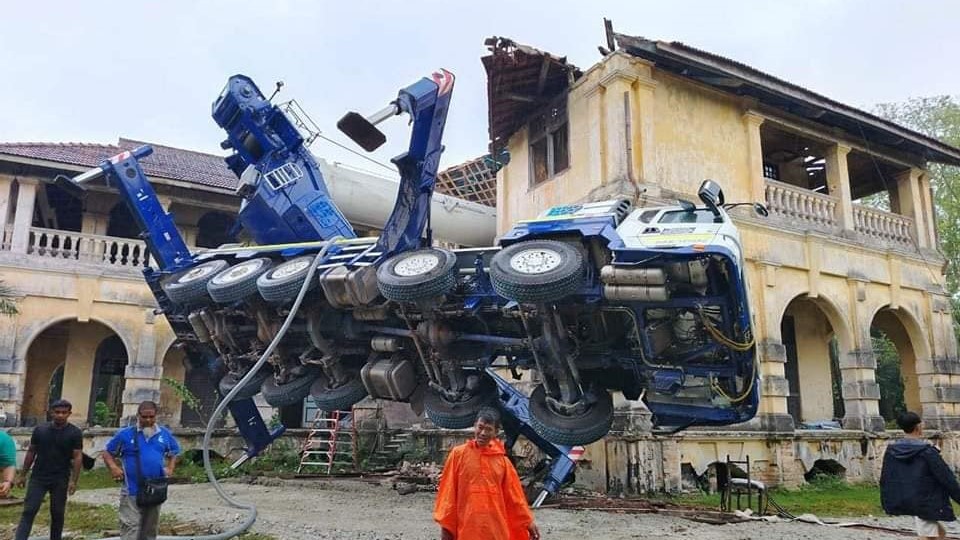 Penang’s historic ‘99-door mansion’ damaged by crane accident, social media fury erupts