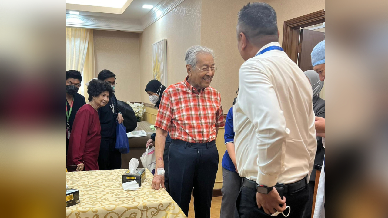 Dr Mahathir dibenar discaj dari IJN pagi tadi