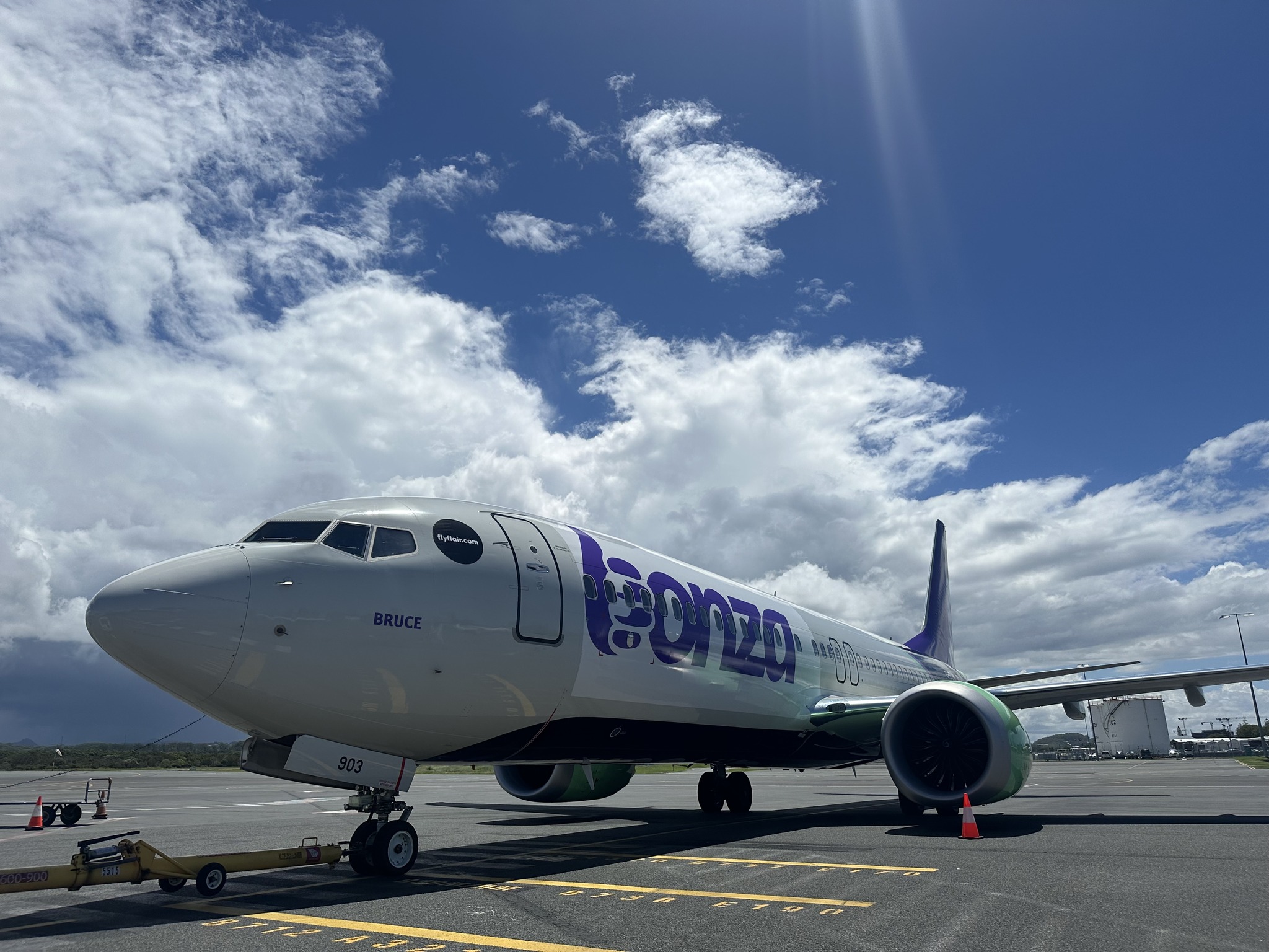Travellers stranded after troubled Australian budget carrier Bonza grounds flights 