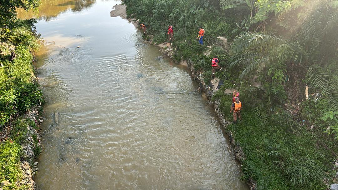 Cops identify family of five swept away in monsoon drain while fishing