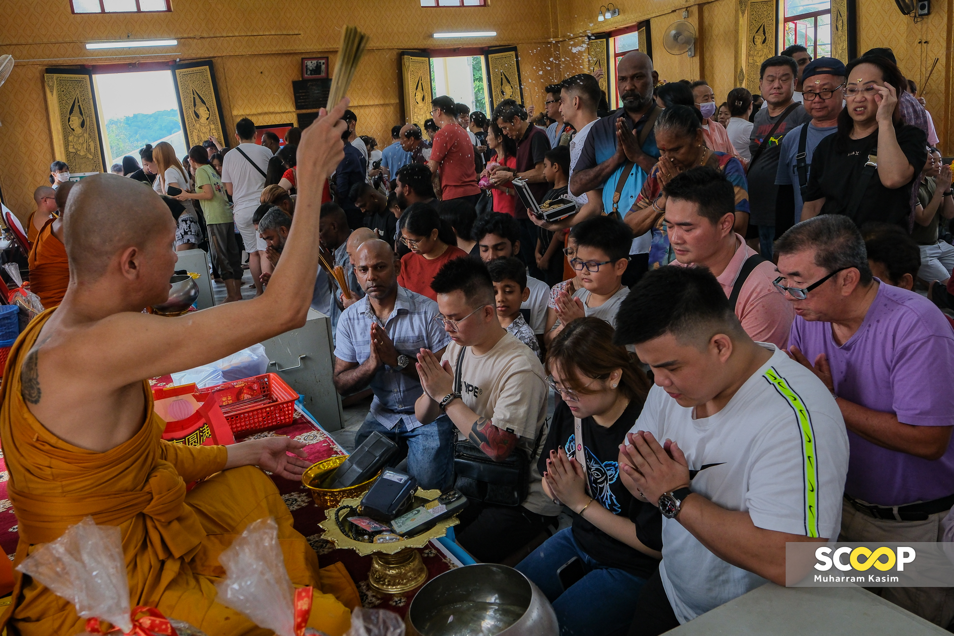 Photo of the day: Wesak blessings, enlightenment at the Thai Buddhist Chetawan Temple