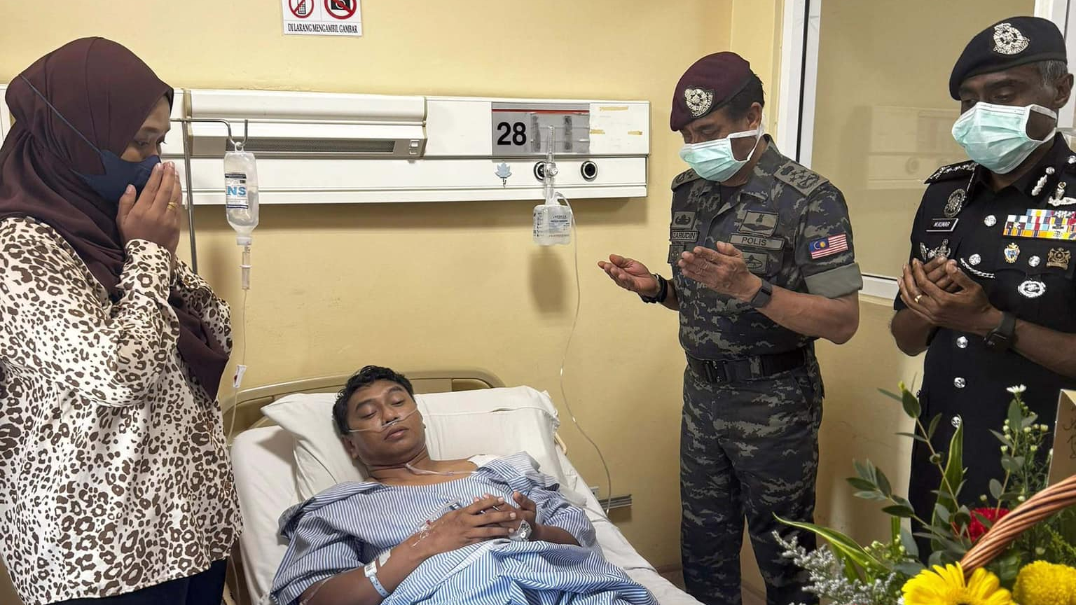 Serangan Balai Polis Ulu Tiram: KPN, Kumar lawat mangsa cedera, beri sokongan moral