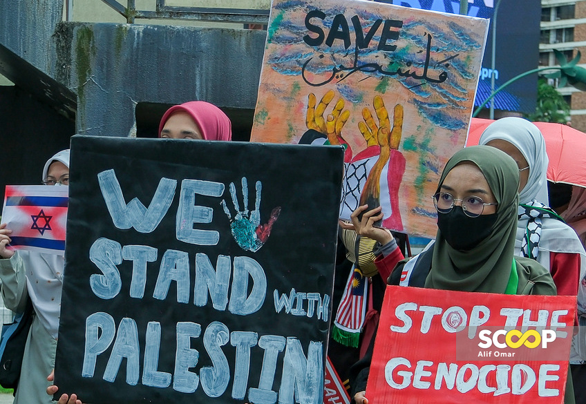 Photo of the day: Students protest at US embassy, denounce Israeli attacks