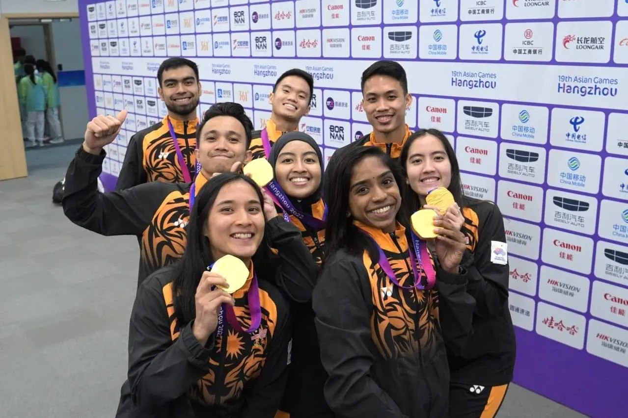 Malaysian national squash team with their medals at Hangzhou 2022 Asian Games