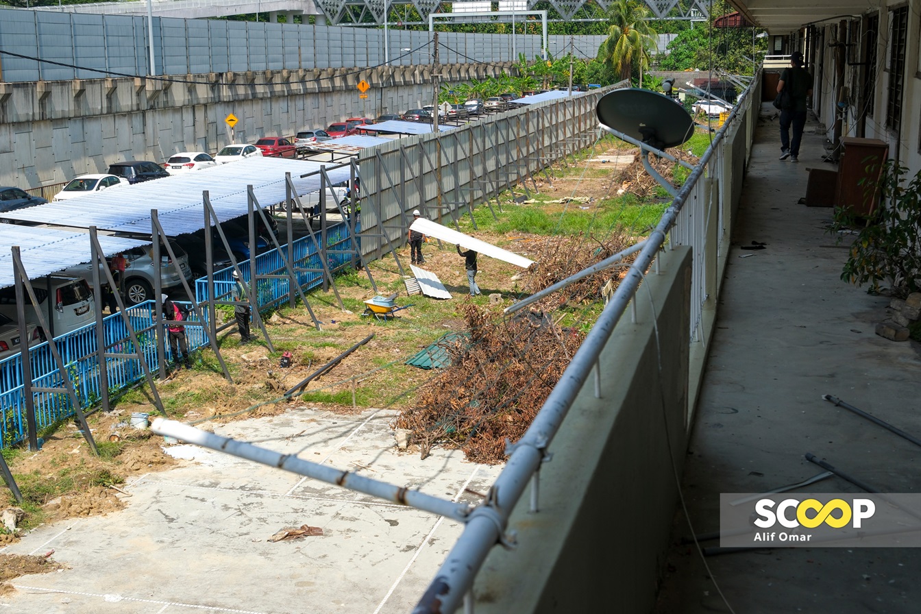 Photo of the day: Building a wall around Kg Sg Baru flats