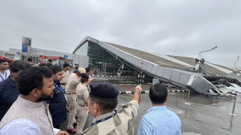 Delhi airport roof collapses: flights suspended, one dead  