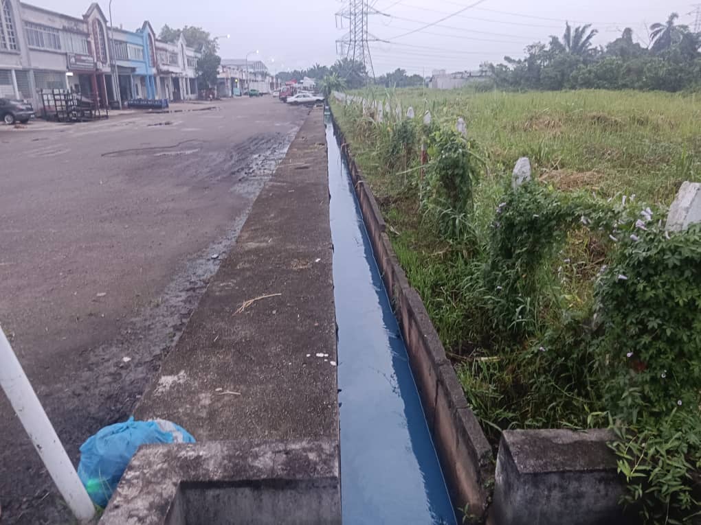 Contaminated drain: Luas launches investigation into blue water flow in Sg Kandis
