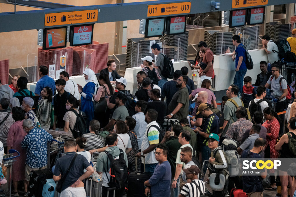 07 - 19072024 - Gangguan Microsoft Cloud Penumpang di KLIA2 terjejas akibat daftar masuk manual kerana beberapa penerbangan ditangguhkan dan dibatalkan - ALIF OMAR_28