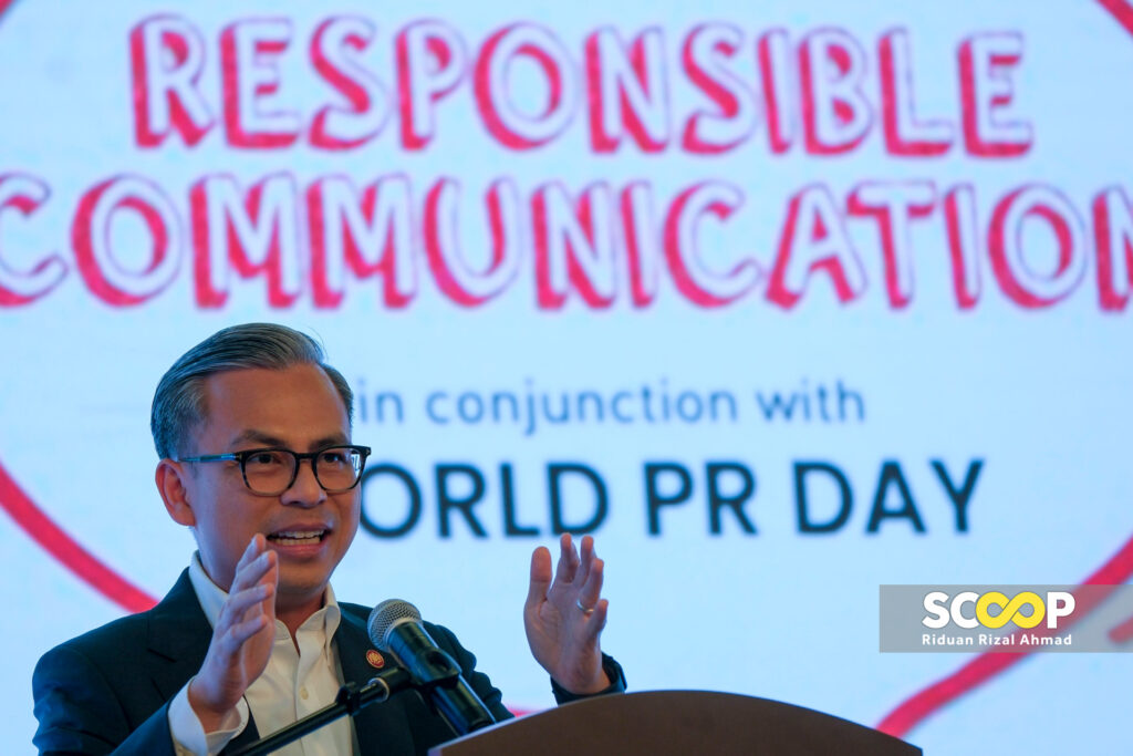 16072024-Communications-Minister-Fahmi-Fadzil-attends-the-IPRM-Conference-on-Ethical-and-Responsible-Communication-in-conjunction-with-the-World-PR-Day-celebration.-RIDUAN-RIZAL-AHMAD07