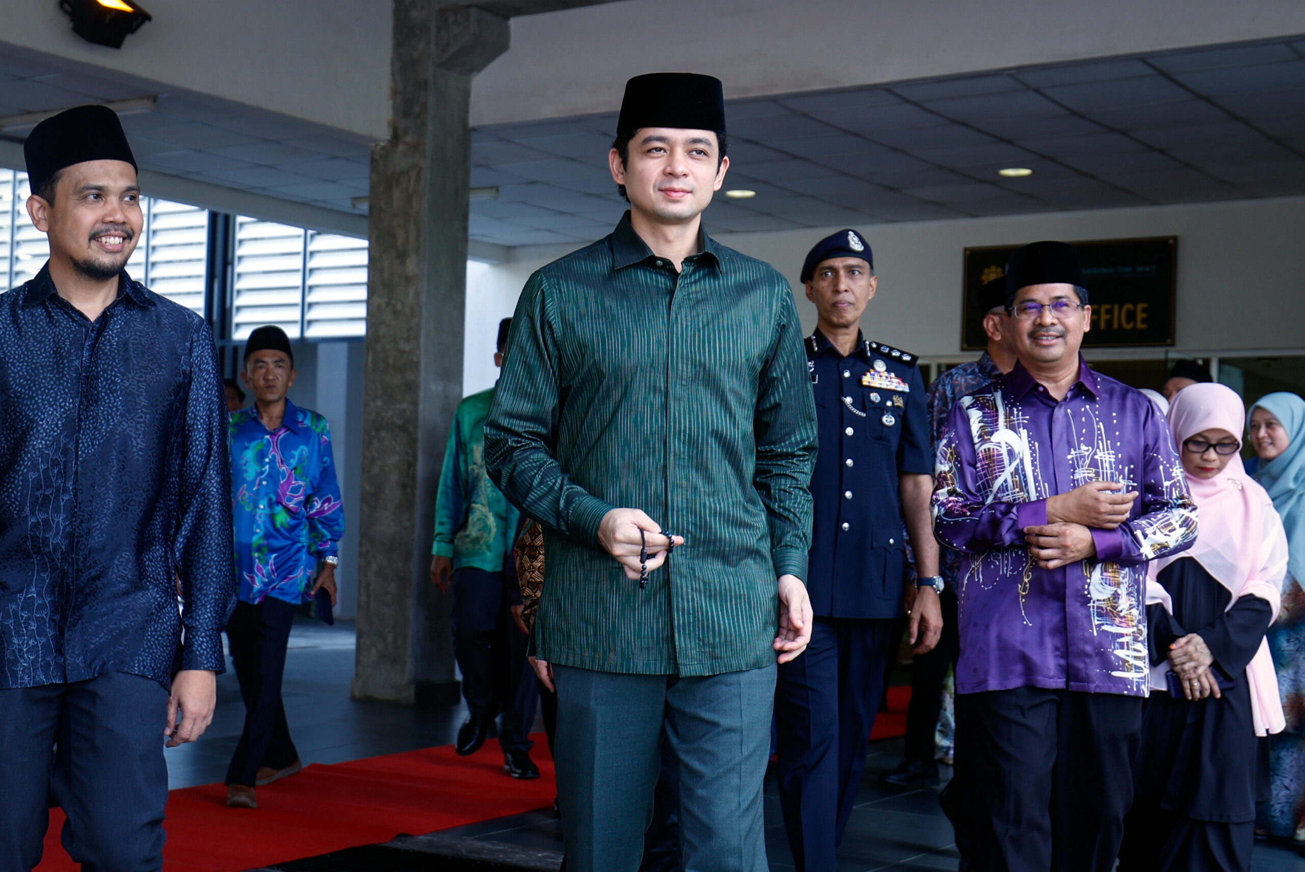 Jangan terpedaya akaun media sosial palsu guna nama, foto Tengku Hassanal