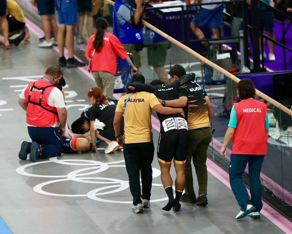 Shah Firdaus crashed at keirin final Paris Oly-MSN pic-11082024