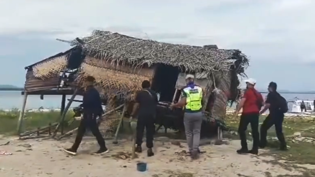 bajau-laut-house-demolish-1