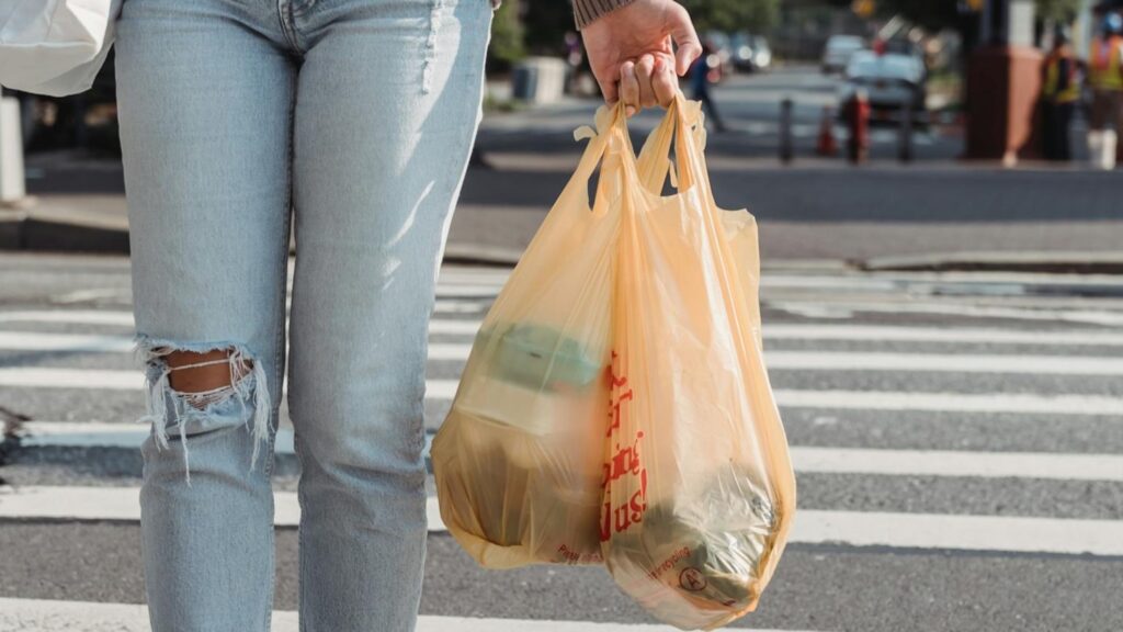 plastic-bags-pexels