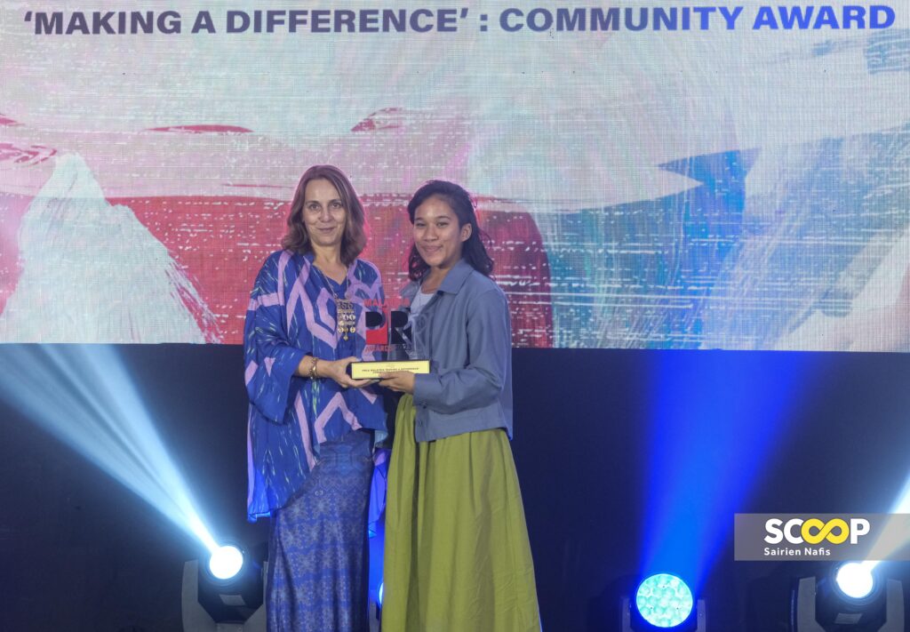 01122023 - Firzana Redzuan (right) Stefanie Braukmann (left) - Malaysia PR Award 2023 - SAIRIEN NAFIS 04